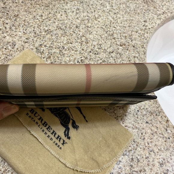 Authentic Burberry Wallet - Picture 15 of 16
